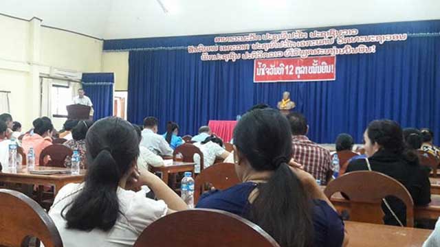 Lao villagers attend meeting held to promote Lao-Chinese railway project, Oct. 27, 2016. 