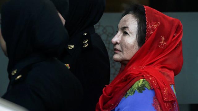 Rosmah Mansor, wife of former Prime Minister Najib Razak, arrives at the Malaysian Anti-Corruption Commission in Putrajaya, Malaysia, to answer questions as part of an investigation linked to the 1MDB financial scandal, June 5, 2018. 